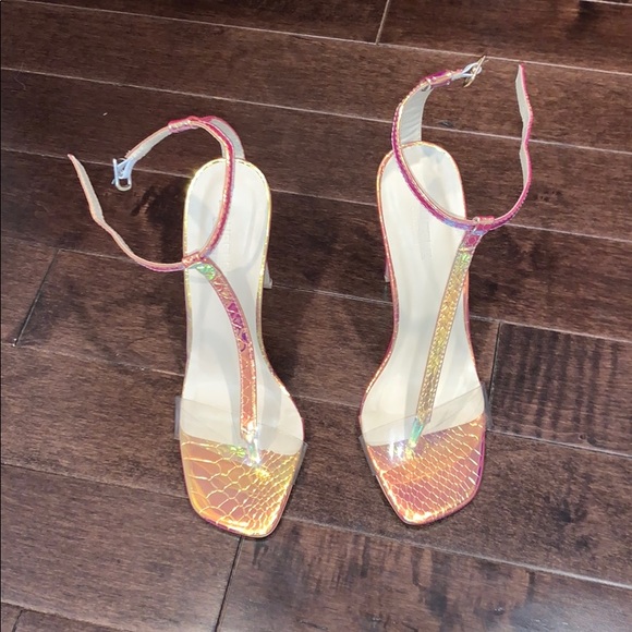 Truffle Collection shiny gold heels, Sz 6.5 - Picture 4 of 4